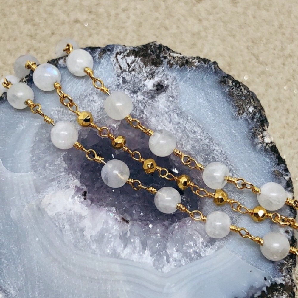 🎉6XHP🎉 Moonstone Bracelets